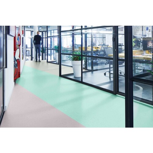 Forbo Flooring Forbo Flooring Sphera Energetic homogeen vinyl vloer Forbo Flooring Forbo Flooring Sphera Energetic homogeen vinyl vloer